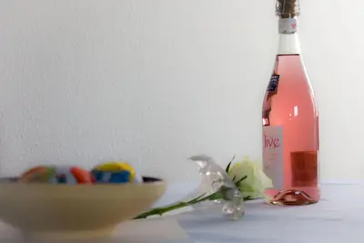 Image de Ferienwohnungen Neue Tiefe - Wohnung KleiderbĂĽgel