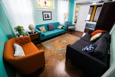 Image de Grande maison familiale chic! Train ou bus rapide pour Nyc!