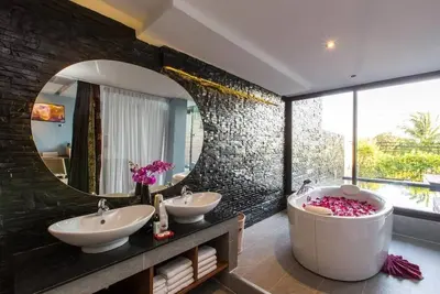 Image de Suite Jacuzzi Supérieure à Patong (A)