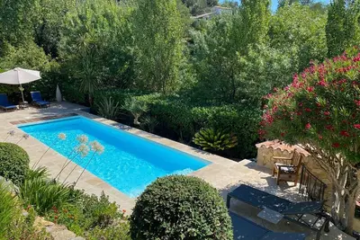Image de Gמte avec piscine privיe