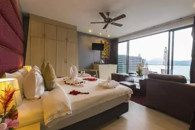 Image de Deluxe avec Jacuzzi à Patong