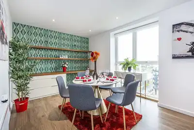 Image de Appartement trois chambres Ă Chiswick avec parking