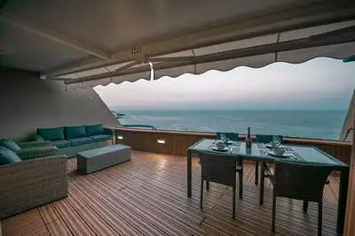 Image de Appartement Terrasse Lumineux Et ÉNORME En Face De La Mer