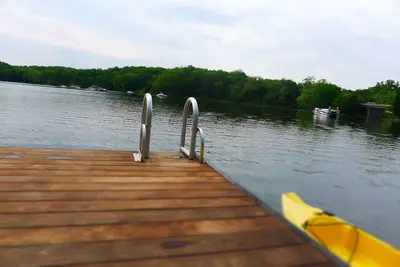 Image de Beautiful Waterfront Dock.