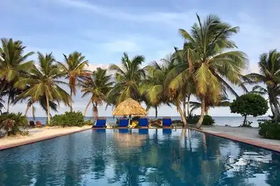Image de Oceanfront 3Bd / 3Bth Home w / Blue Skies, Emerald Seas, Warm Winds & Coconut Trees