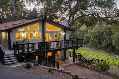 Séjournez dans une propriété viticole de Tree House au cœur de la région viticole de Westside