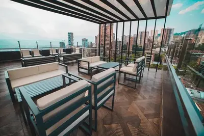 Image de Chambre de luxe avec jacuzzi et vue imprenable