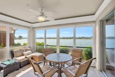 Image de ** Villa avec vue sur le lac et garage 1 voiture, 2 chambres au bord du lac de Naples, Fl **