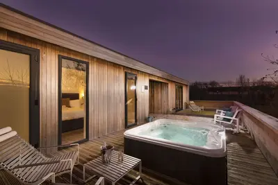 Image de Honeyhurst, Strawberryfield Park - un lodge qui peut accueillir 4 personnes dans 2 chambres