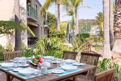 Image de 13 'Carindale', 19 Dowling Street - grande unité au rez-de-chaussée avec piscine et court de tennis