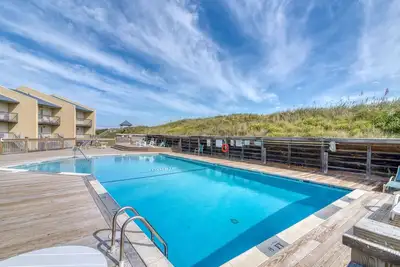 Image de «Beachfront Dream» Oceanfront Condo 3br 3ba-Pool-Decks w / great ocean views