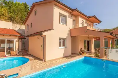 Image de Belle maison Ă Dusina avec WiFi