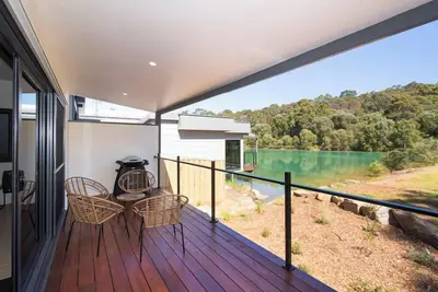 Image de Waterside One - Nouvelle Liste || Tarifs Promo