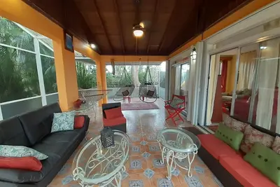 Image de Belle et calme maison au bord du lac