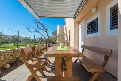 Image de Appartement de trois chambres avec la terrasse Vir (A-17879-b)