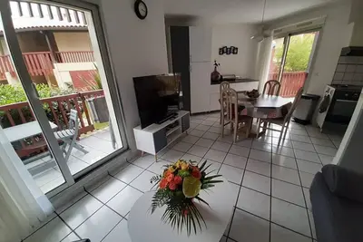 Image de Appartement T2 cabine avec terrasse et piscine à Vieux-Boucau, idéal pour les vacances!