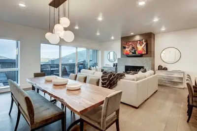 Image de The Apex - Modern Mountain 4br Ski In / Out Condo à Canyons Village