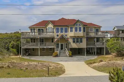 Image de Castleberry - 7 Br, 7. 5 Ba, semi-bord de mer, piscine privée - Southern Shores Realty # 433
