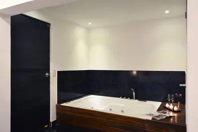Image de Chambre De Luxe Avec Jacuzzi