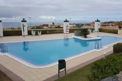 Image de Belle vue sur l'océan et la ville, un appartement moderne