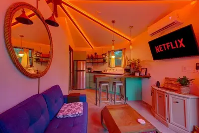 Image de @ShellmateIsland⭒Tiny House⭒Island Home⭒Free Bikes⭒Kayaks⭒Fruit Trees!