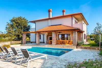 Image de Magnifique maison à Krmed avec WiFi