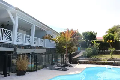 Image de Villa de caractère avec piscine privative \"Aux Senteurs de Jasmin\"