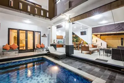Image de Smv -3brpol- Jmpirng · ❤️3br Piscine privée à pied de la plage et des magasins Legian