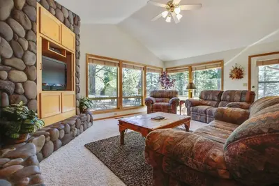 Image de Beau 5br, 4ba, foyer de River Rock, Sharc, vélos, clubs de golf, kayaks