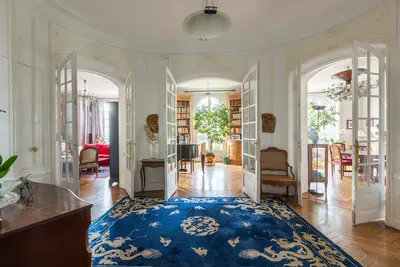 Image de Appartement 3br au charme classique, à quelques pas du jardin du Luxembourg, par Veeve