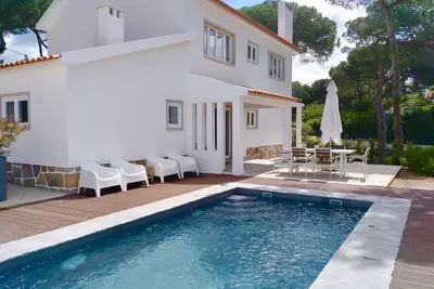 Image de Villa familiale de la pinède avec piscine, Colares, Sintra près de la plage