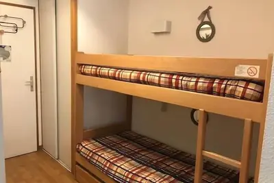 Image de 50m du centre station, 1er étage, parking, télévision, casier à ski, 25m², Brides Les Bains
