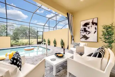 Image de Professionally Designed 3 Bedroom 2. 5 Bath Disney Themed Townhome w/Private Pool