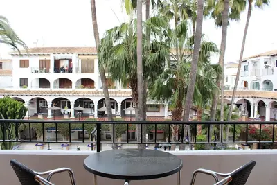 Image de Moderne 1 lit Apt avec une vue imprenable sur la Plaza Villamartin