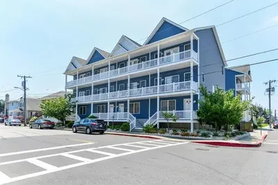 Image de Grande maison de ville 4 chambres avec garage au centre-ville d'Ocean City