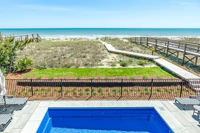 Image de Sol de Mar: Oceanfront, piscine, accès à la plage privée, nouvelle unité contemporaine 5 Br!