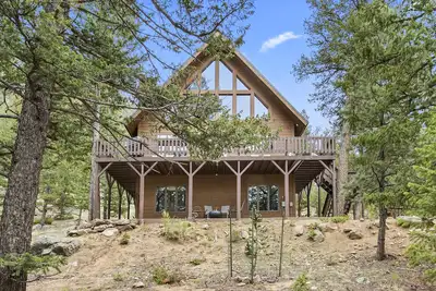 Image de Nouveau Prospect Woodlands - Évasion privée de 4 chambres sur 3 acres