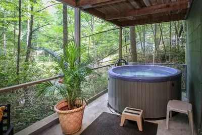 Image de Stoney Brook Cottage - Jacuzzi - Internet sans fil - Cheminée à bois - Animaux domestiques Ok