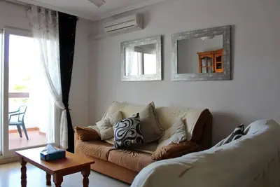 Image de 2 Bed 2 Bath Apt juste à côté de la place Villamartin, emplacement idéal!