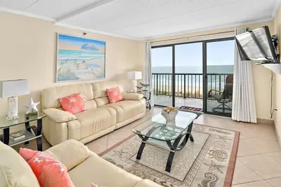 Image de 2 Br Ocean Front Property avec piscine!