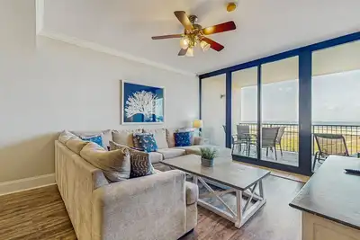 Charmant condo sur le golfe avec sauna partagé, bain à remous, piscine intérieure et vue imprenable!