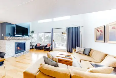 Image de Condo familial avec balcon meublé et vue
