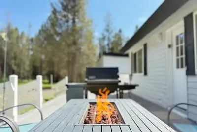 Image de Centre-Ville Meadows Wifi Et Trash Pick-Up PRIVÉ Hot Tub Sleeps 18 5br 3ba