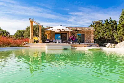 Image de Villa de rêve avec piscine naturelle et vue mer