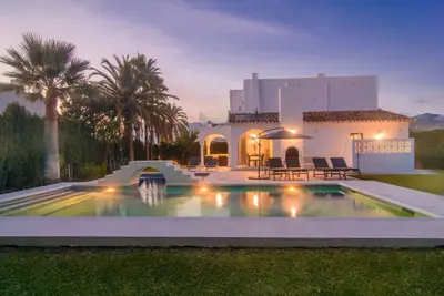 Image de Las Chapas 5 bedroom villa with private pool, terraces, garden