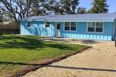 Image de Pet Friendly Cottage-3 pâtés de maisons de la plage