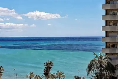 Image de Nouveau! Studio de luxe Benalbeach. Vues spectaculaires sur la mer et connexion Wi-Fi gratuite.