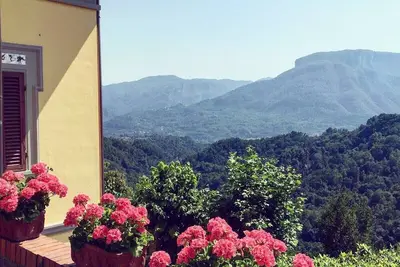 Image de Magnifique villa Liberty surplombant les vertes vallées toscanes et les montagnes