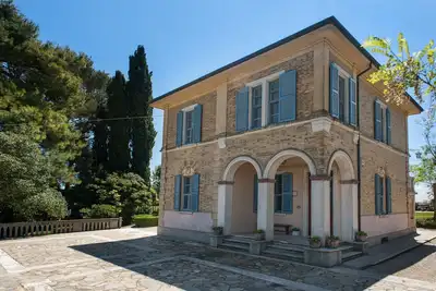 Image de Villa De Campagne À 10 Km Des Plages Du Conero Et Au Centre De La Marche