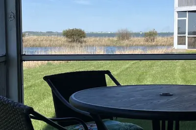 Image de First floor end unit condo with stunning scenic bay water view!